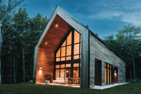 Luxurious Forest Getaway with Spa Near Tremblant